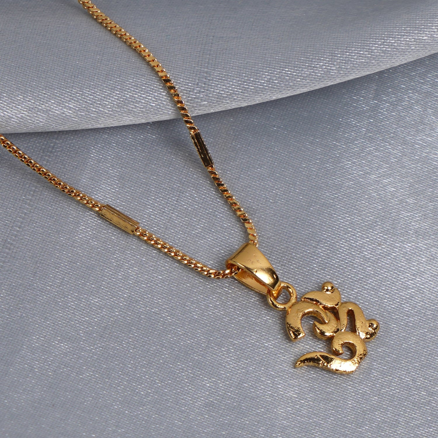 Chains & Pendant Set